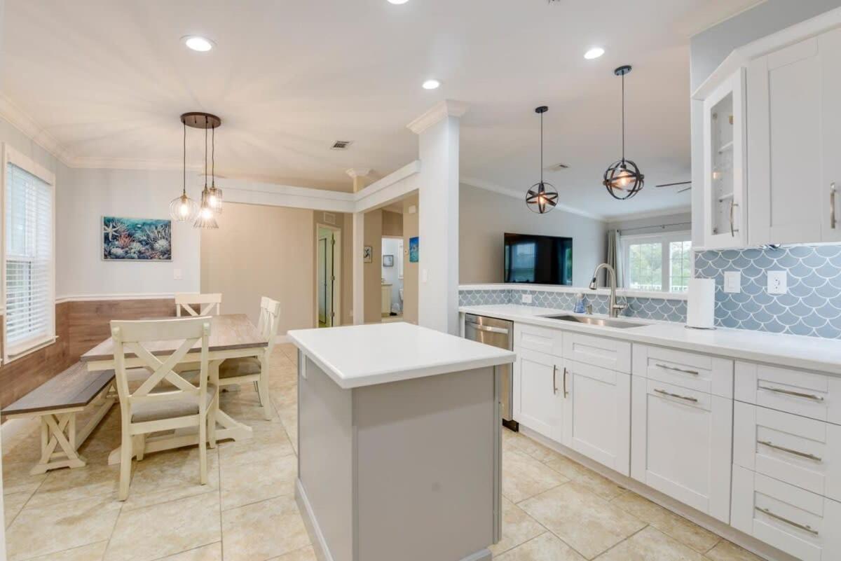 Loggerhead Lagoon - Modern Waterfront Home Pirates Cove Екстериор снимка